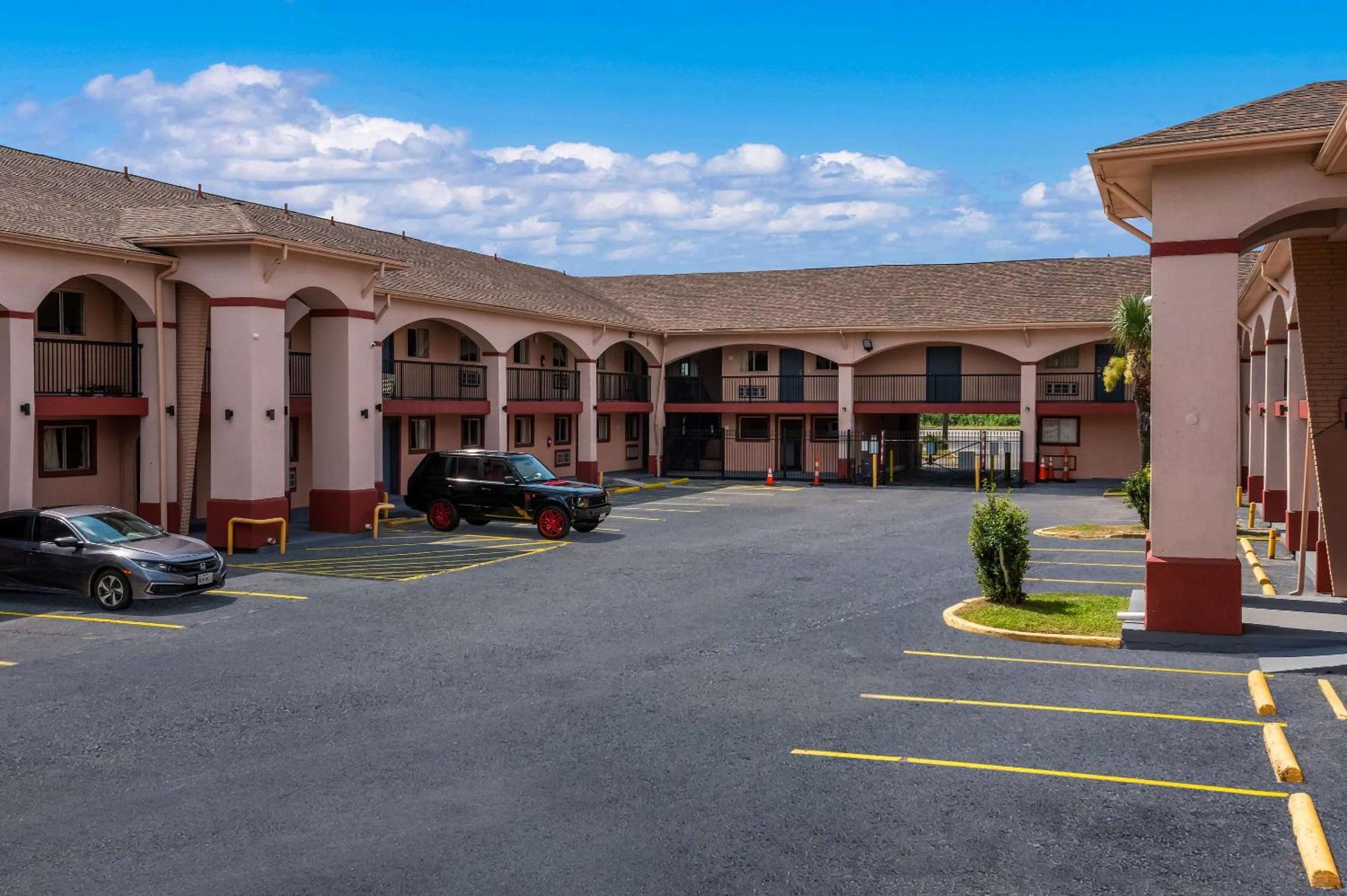 Rodeway Inn & Suites East New Orleans Exterior photo